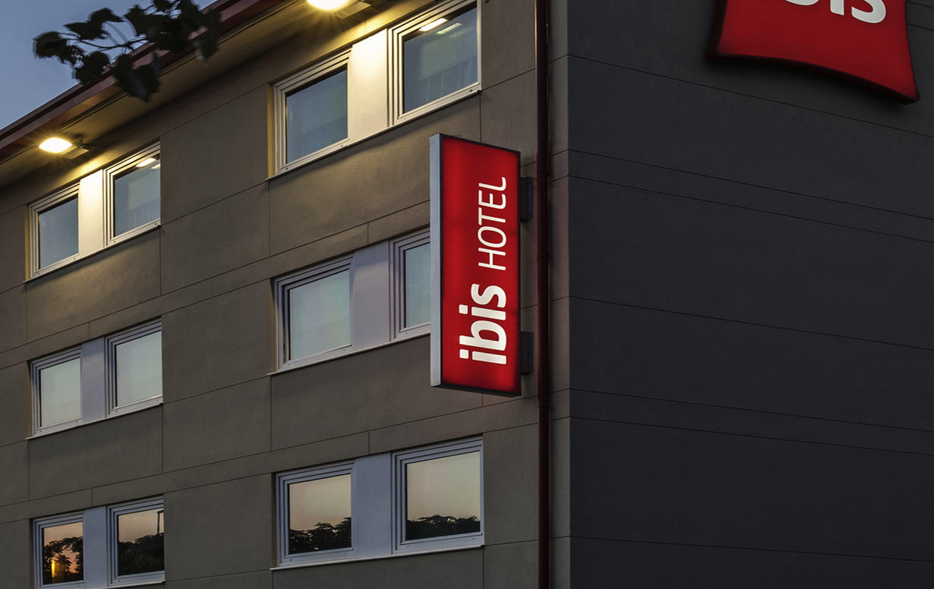 Hotel Ibis Cornella Cornellà de Llobregat Exterior foto