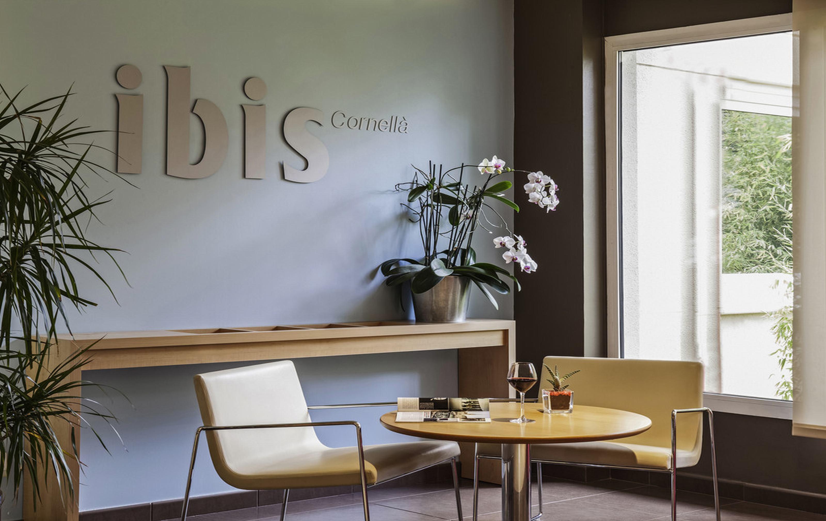 Hotel Ibis Cornella Cornellà de Llobregat Exterior foto