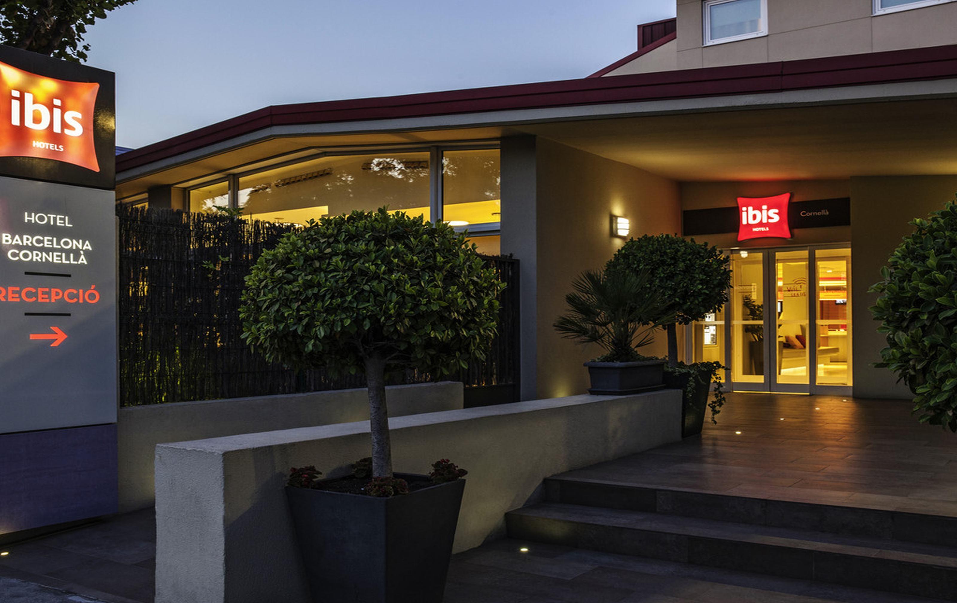 Hotel Ibis Cornella Cornellà de Llobregat Exterior foto